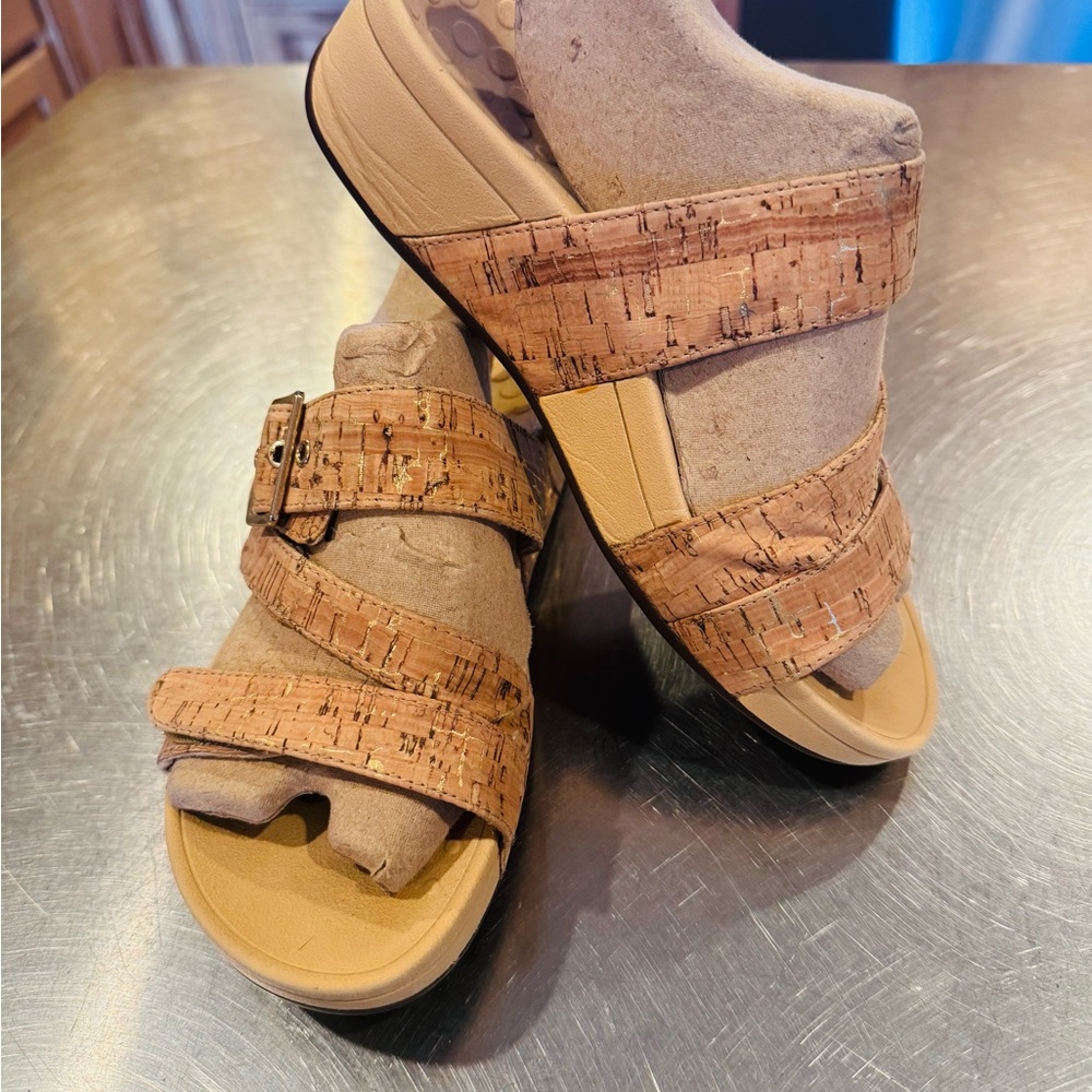 Vionic Cork Strap Sandals - Tan with Gold